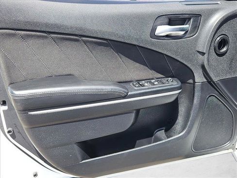 Used 2020 Dodge Charger SXT RWD image 9