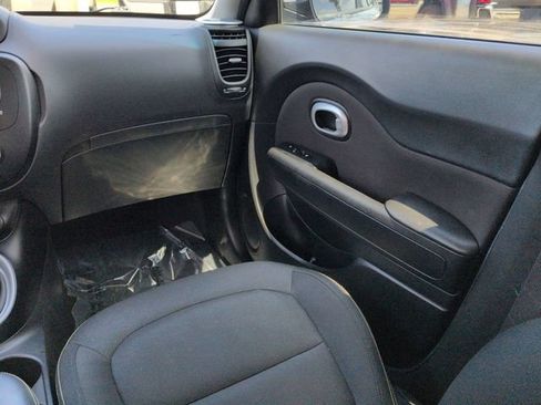 Used 2016 Kia Soul + FWD image 16