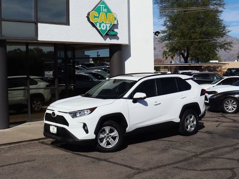 Used 2019 Toyota RAV4 XLE image 3