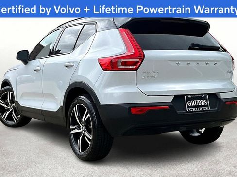 Used 2022 Volvo XC40 T5 R-Design image 15