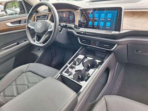 Used 2025 Volkswagen Atlas SE FWD image 29