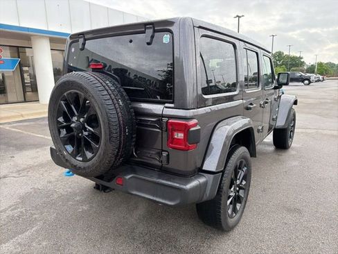 Used 2022 Jeep Wrangler Unlimited Sahara w/ Cold Weather Group AWD/4WD image 4