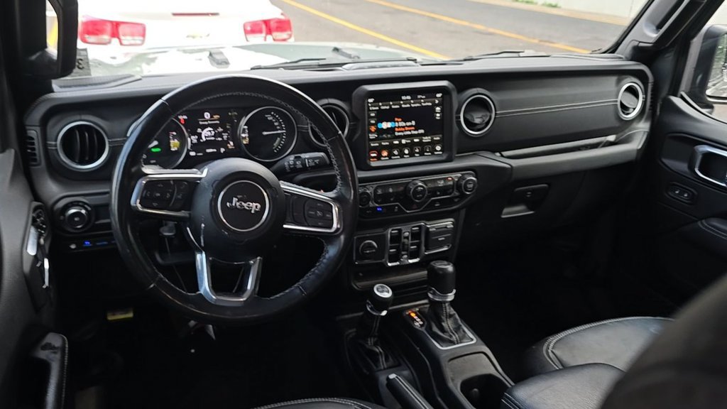 Used 2023 Jeep Wrangler Unlimited Sahara w/ Cold Weather Group AWD/4WD image 6