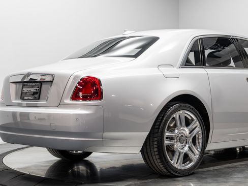 Used 2015 Rolls-Royce Ghost image 17