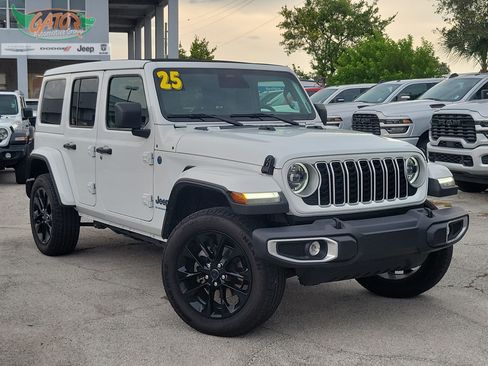 Used 2025 Jeep Wrangler Unlimited Sahara w/ Safety Group AWD/4WD image 1