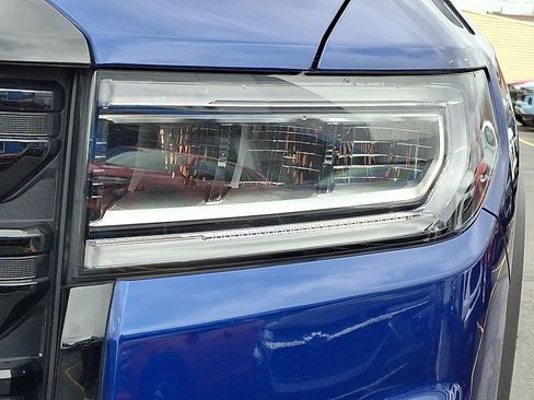 Used 2023 GMC Acadia SLT w/ Elevation Edition image 10