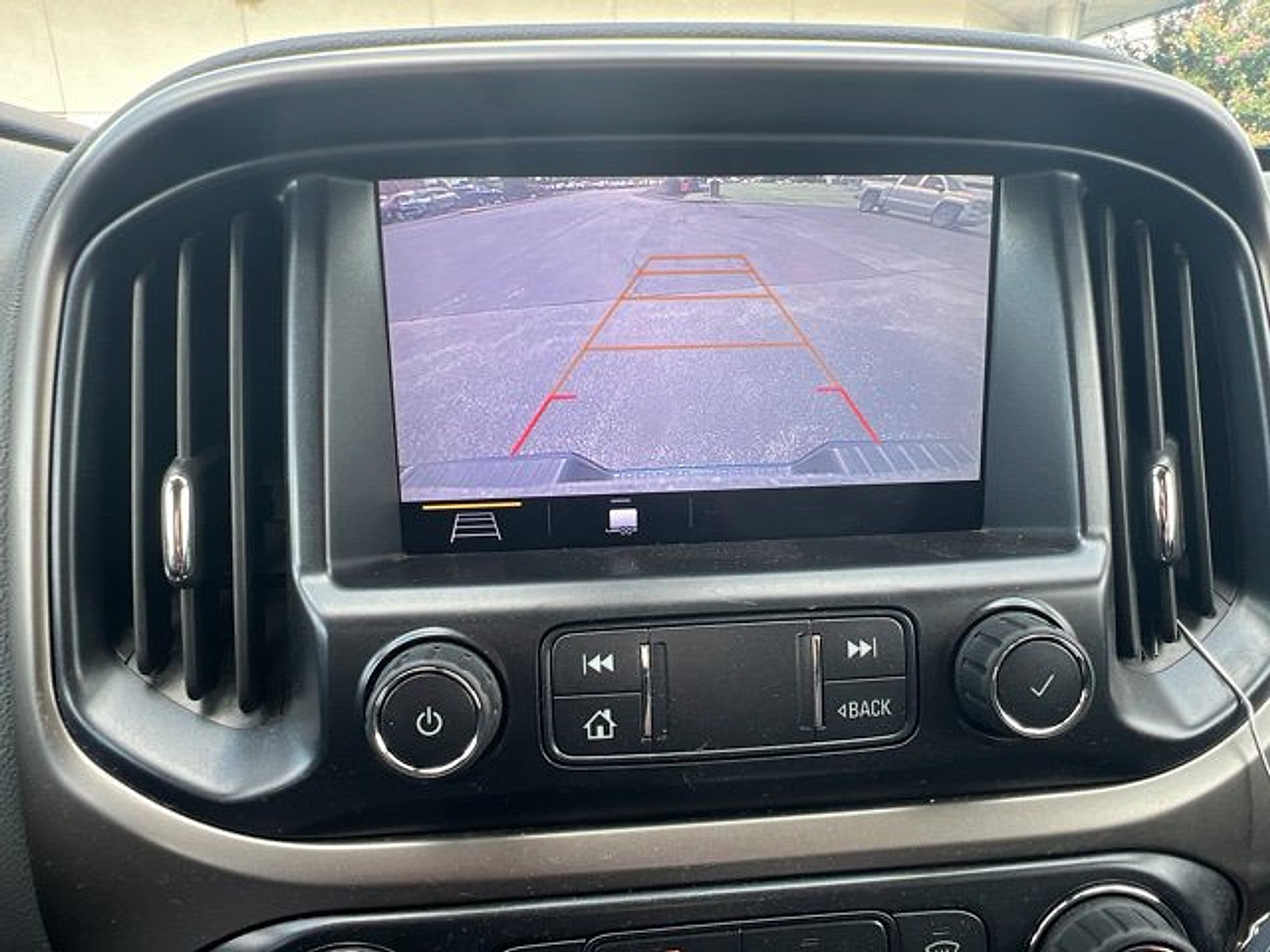 Used 2019 Chevrolet Colorado Z71 AWD/4WD image 17