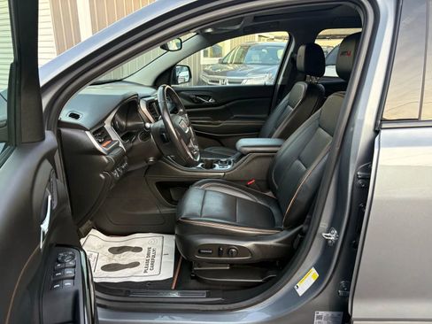 Used 2022 GMC Acadia AT4 w/ Technology Package image 10