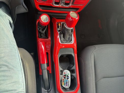 Used 2022 Jeep Gladiator Sport image 16