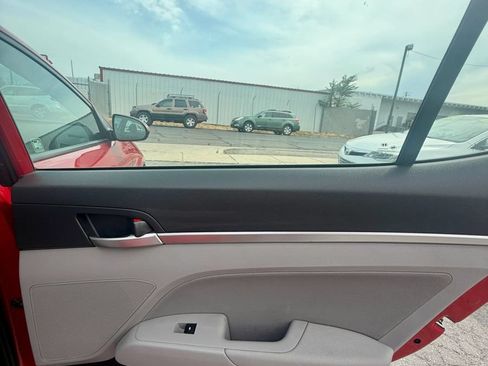 Used 2020 Hyundai Elantra SEL FWD image 18