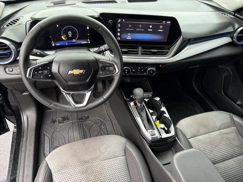 Used 2024 Chevrolet Trax LT w/ LT Convenience Package FWD image 18