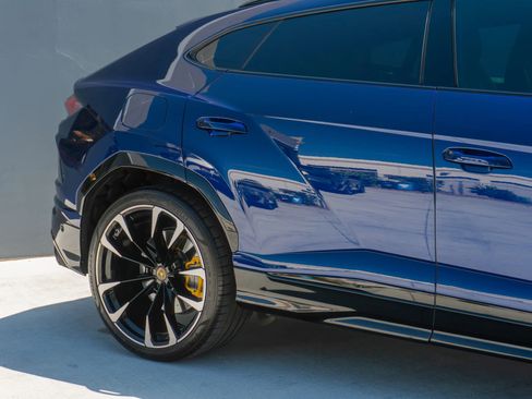Used 2021 Lamborghini Urus AWD/4WD image 31