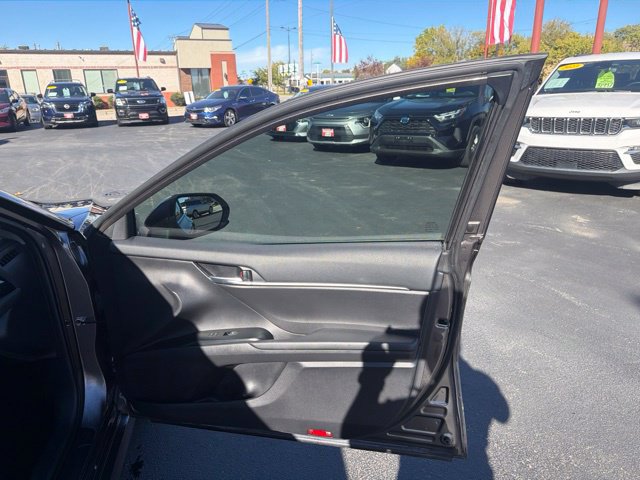 Used 2020 Toyota Camry LE FWD image 25