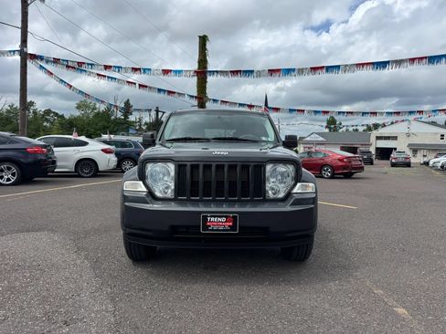 Used 2010 Jeep Liberty Sport w/ Popular Equipment Group AWD/4WD image 2