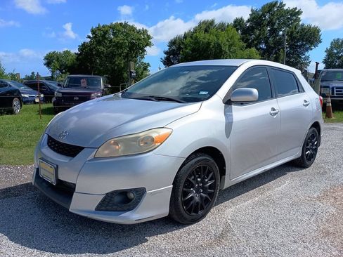 Used 2010 Toyota Matrix FWD image 2