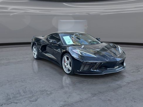 Used 2020 Chevrolet Corvette Stingray Coupe w/ Z51 Performance Package RWD image 2