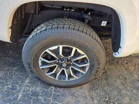 Used 2023 Toyota Tacoma TRD Sport w/ Advanced Technology Package image 7