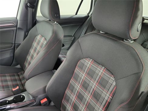 Used 2020 Volkswagen Golf 4-Door FWD image 18