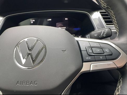 Used 2024 Volkswagen Tiguan SE FWD image 40