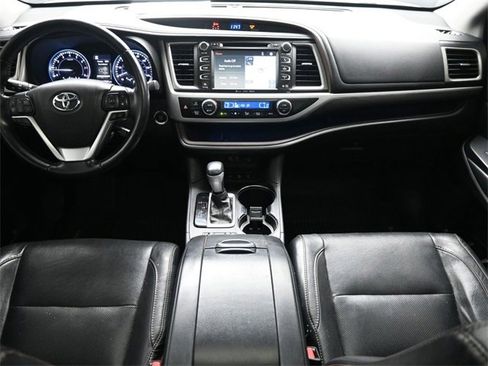 Used 2017 Toyota Highlander Limited image 23