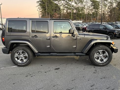 Used 2018 Jeep Wrangler Unlimited Sahara w/ Connectivity Group image 2