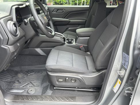 Used 2026 Chevrolet Colorado W/T w/ WT Custom Package RWD image 9