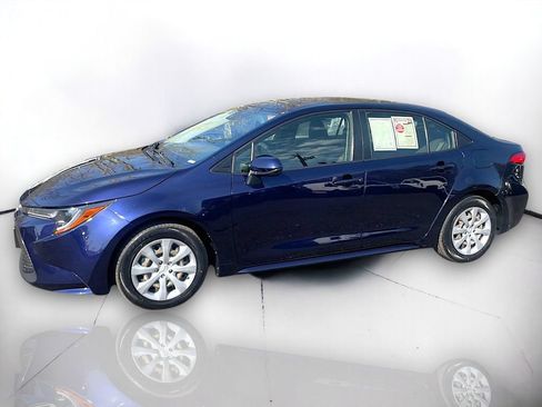 Used 2020 Toyota Corolla LE FWD image 2