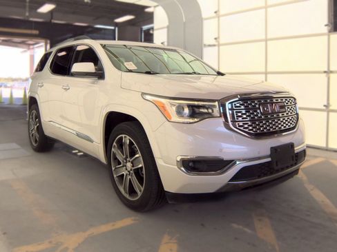Used 2017 GMC Acadia Denali w/ Technology Package FWD image 3