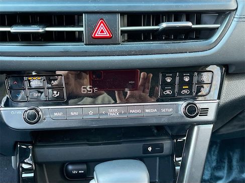Used 2024 Kia Seltos SX w/ SX Sunroof Package image 16