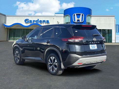Used 2023 Nissan Rogue SV FWD image 4