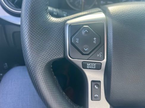 Used 2021 Toyota Tacoma SR5 RWD image 11