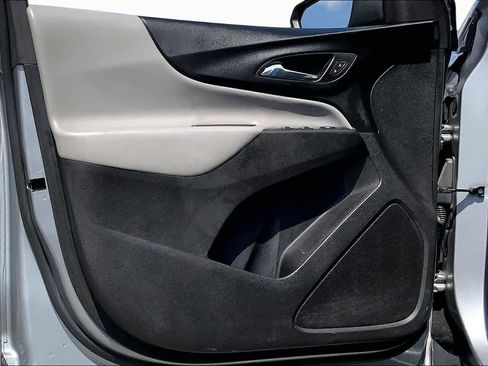 Used 2023 Chevrolet Equinox LS FWD image 21