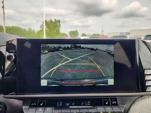 Used 2025 Toyota Camry XLE FWD image 21