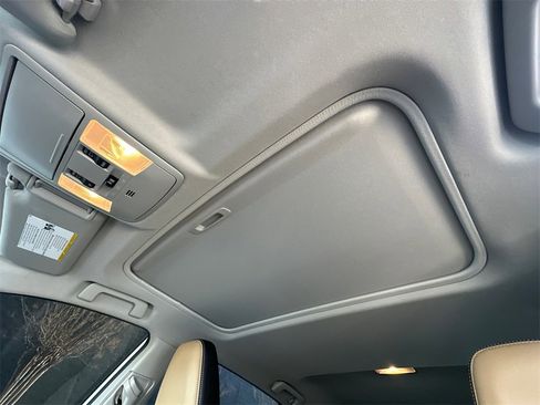 Used 2017 Toyota RAV4 Limited image 7