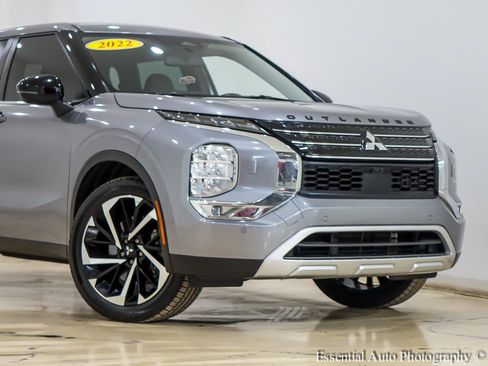 Used 2022 Mitsubishi Outlander SE AWD/4WD image 2