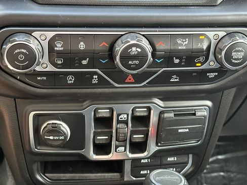 Used 2020 Jeep Gladiator Overland AWD/4WD image 20