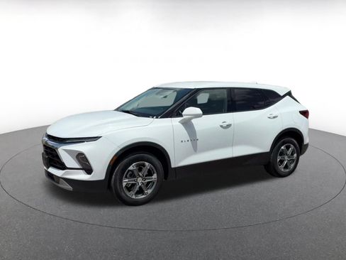 Used 2025 Chevrolet Blazer LT FWD image 6