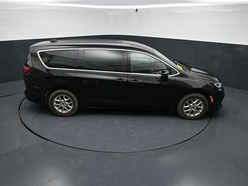 Used 2024 Chrysler Pacifica Touring-L FWD image 43