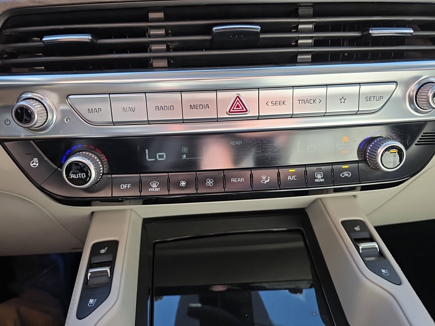 Used 2022 Kia Telluride SX w/ SX Prestige Package AWD/4WD image 14