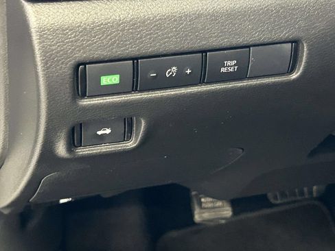 Used 2025 Nissan Sentra SV FWD image 17