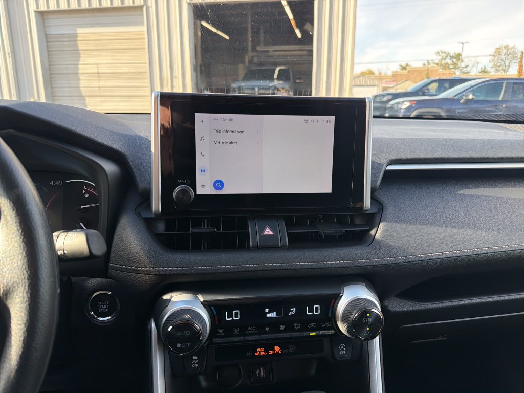 Used 2025 Toyota RAV4 XLE FWD image 21