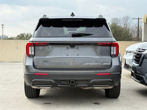 Used 2025 Ford Explorer ST-Line w/ ST-Line Street Pack image 7