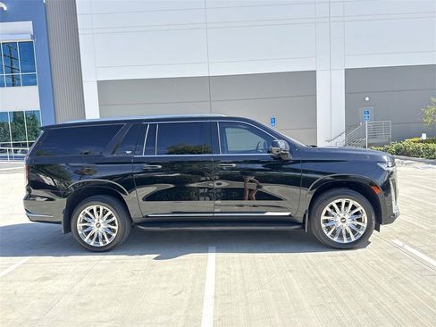 Used 2024 Cadillac Escalade ESV Premium Luxury image 2