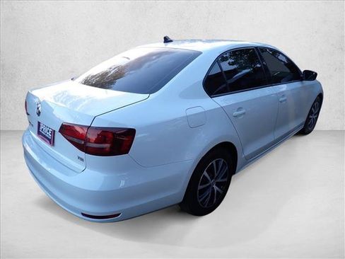 Used 2016 Volkswagen Jetta SE FWD image 3