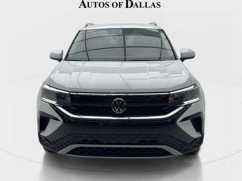 Used 2023 Volkswagen Taos SE FWD image 3