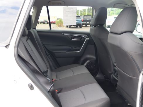 Used 2025 Toyota RAV4 XLE FWD image 18