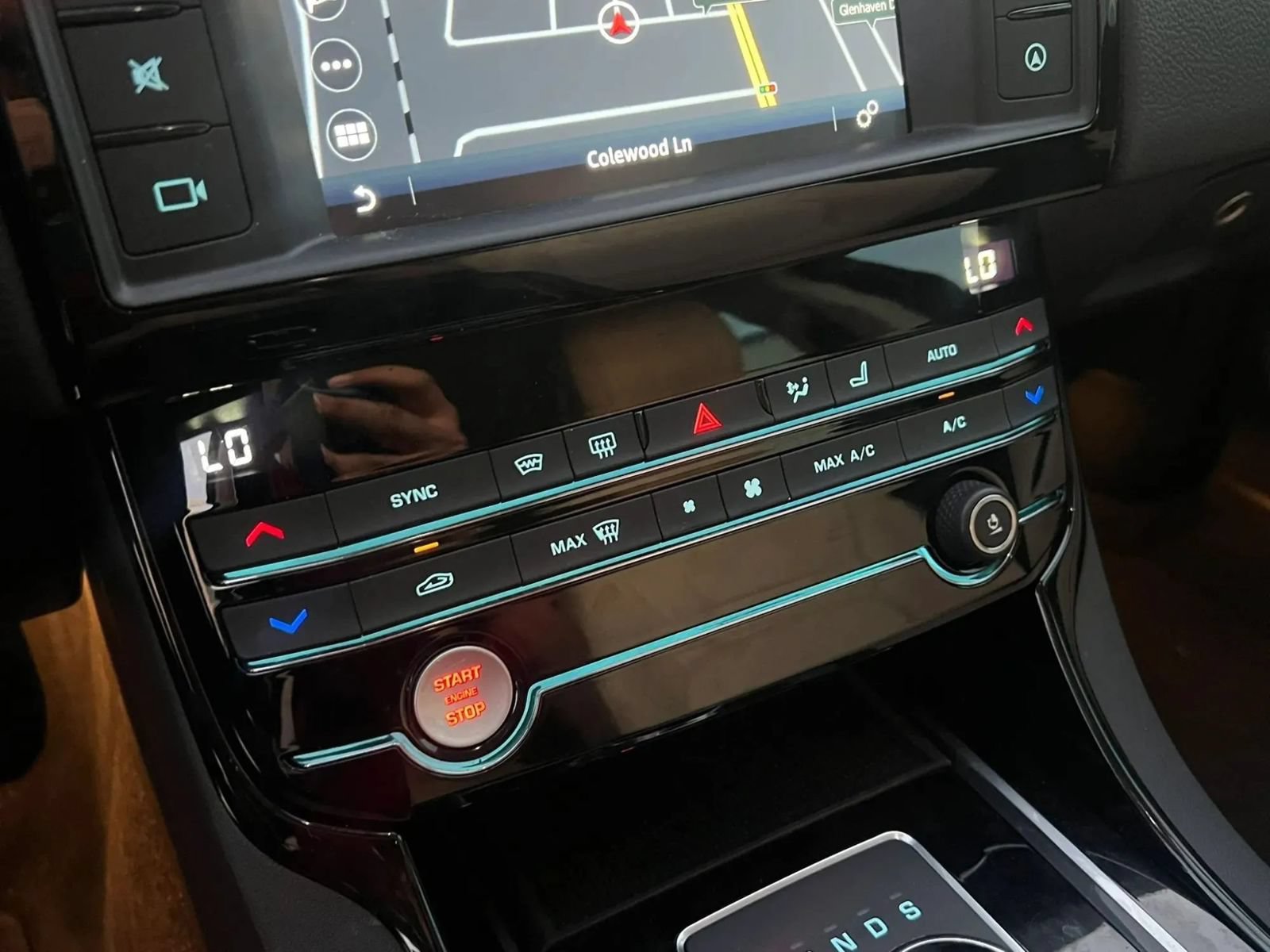 Used 2017 Jaguar XE RWD image 32