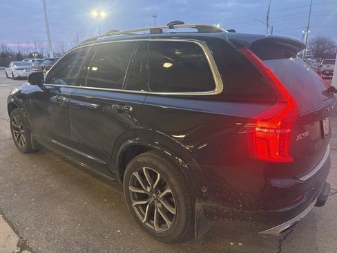 Used 2017 Volvo XC90 T6 Momentum w/ Vision Package image 5