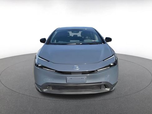 Used 2025 Toyota Prius LE image 5
