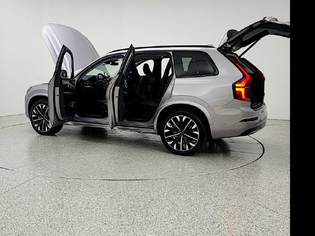 Used 2026 Volvo XC90 B6 Ultra w/ Protection Package Premier AWD/4WD image 12